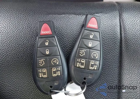 2015 Chrysler Town & Country Touring z USA, uszkodzony, nr VIN 2C4RC1BG5FR609839